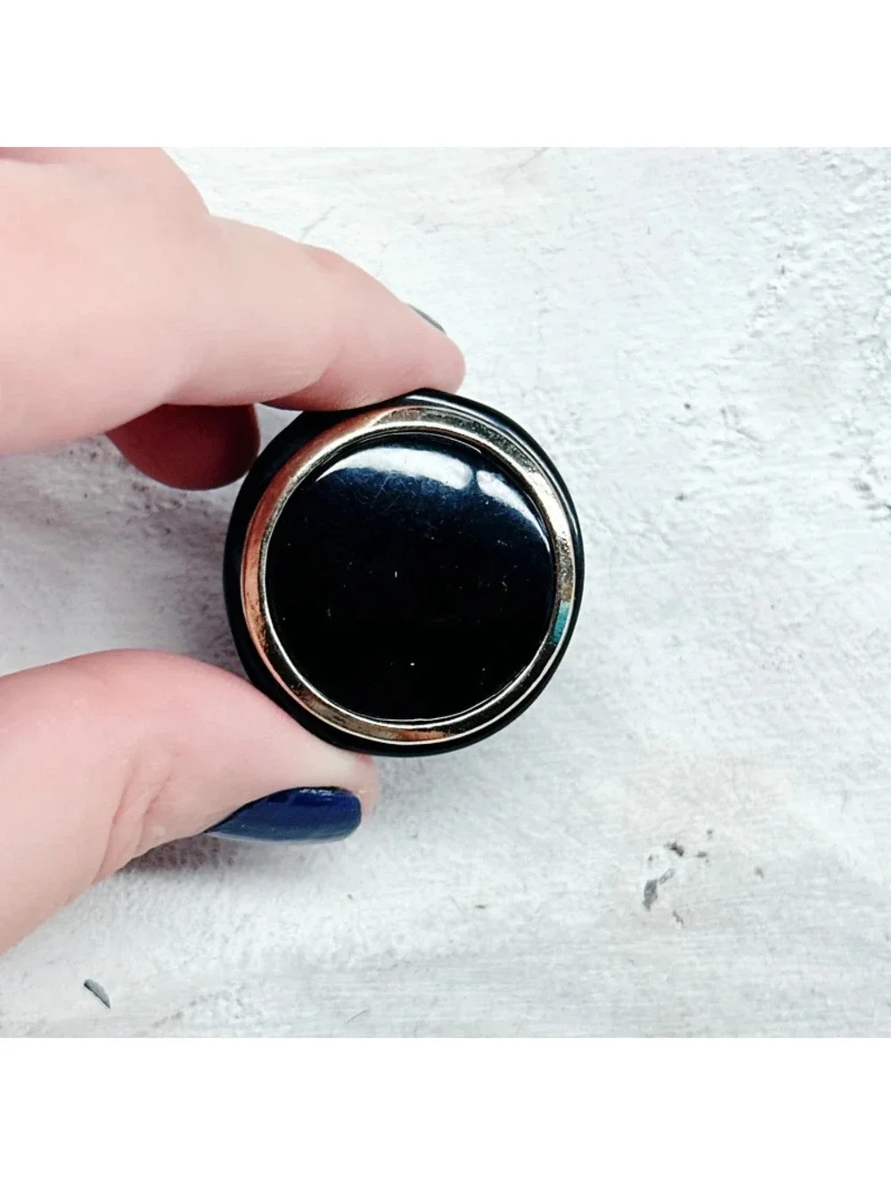 1049mc. Black Vintage Plastic Ring Size 7